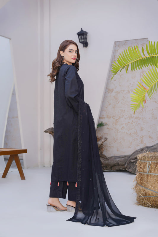 Nayaab – A Breath of Summer Elegance