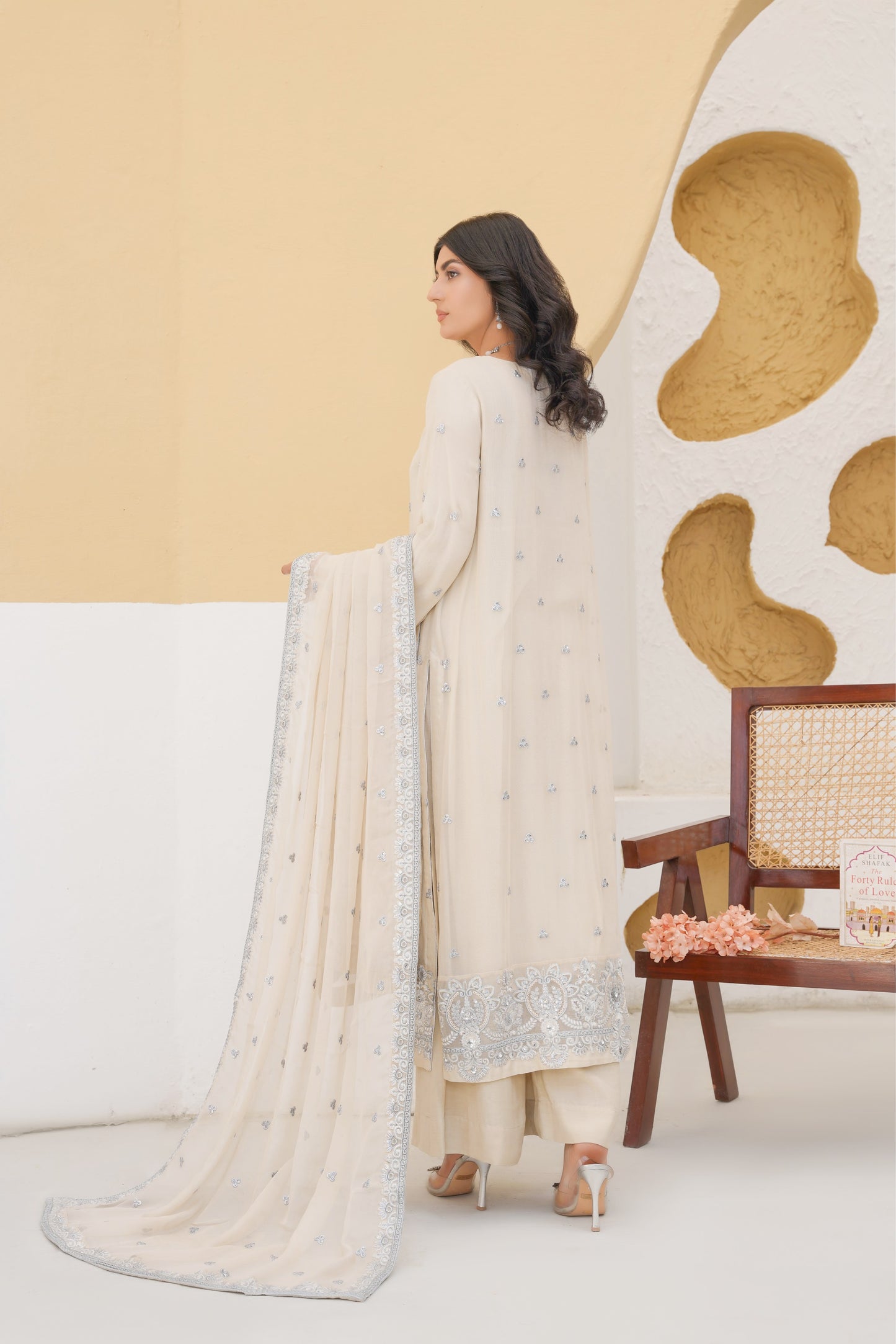 Aina-e-Shaan – Reflection of Elegance